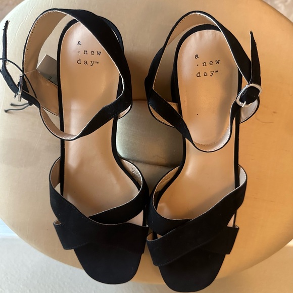 NEW size 10 black 3’ block heel brushed fabric sandal with buckle closure - Picture 5 of 7